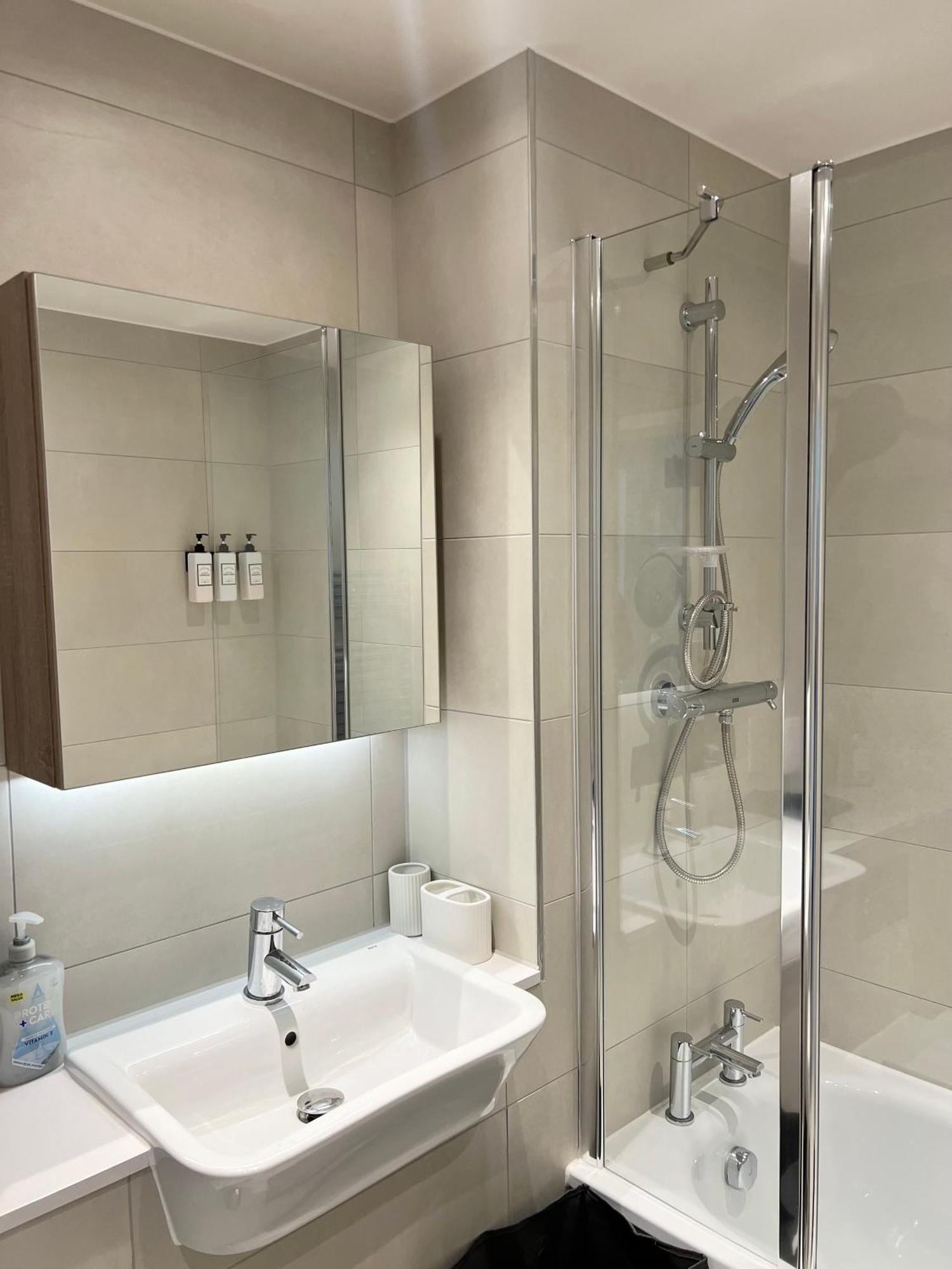 Modern, New, Amazing In East London! * Barking (Greater London)