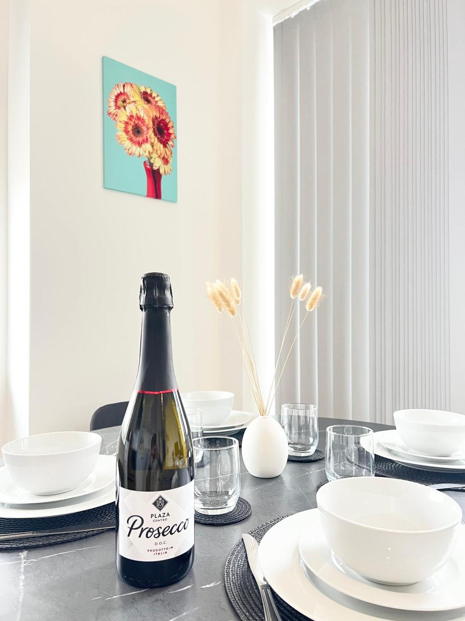 Modern, New, Amazing In East London! Apartment *