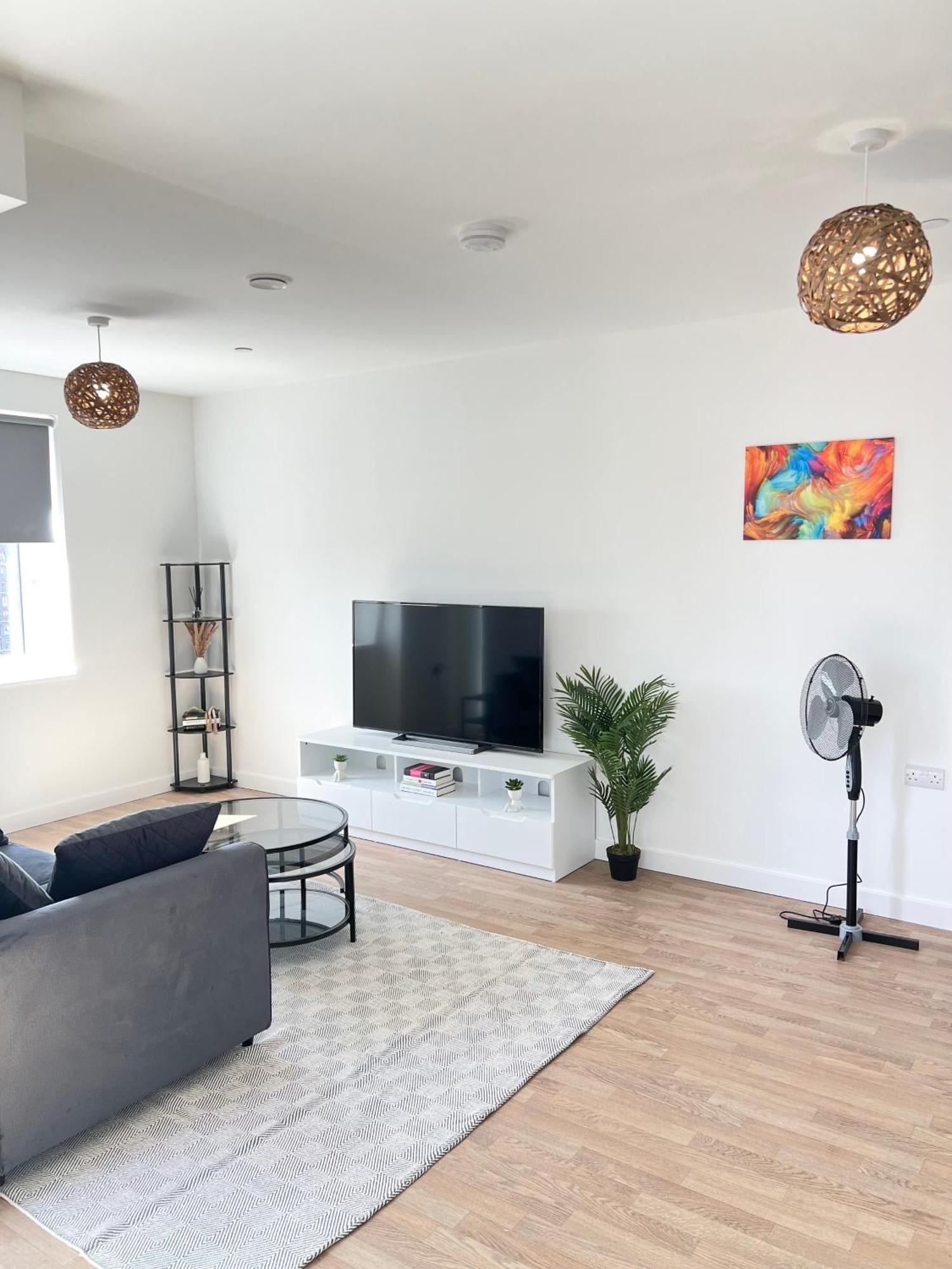 Modern, New, Amazing In East London! Apartment *