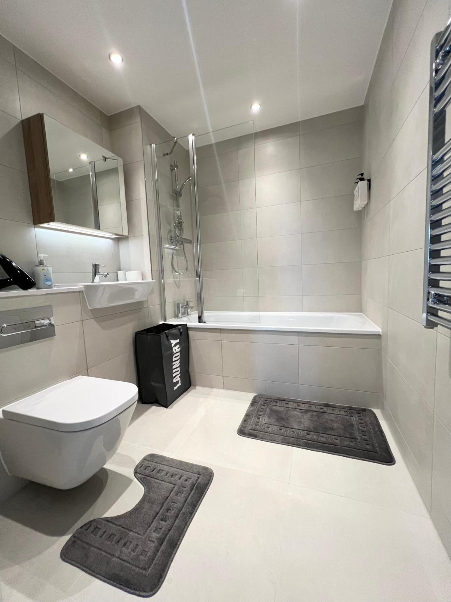 Modern, New, Amazing In East London! * Barking (Greater London)
